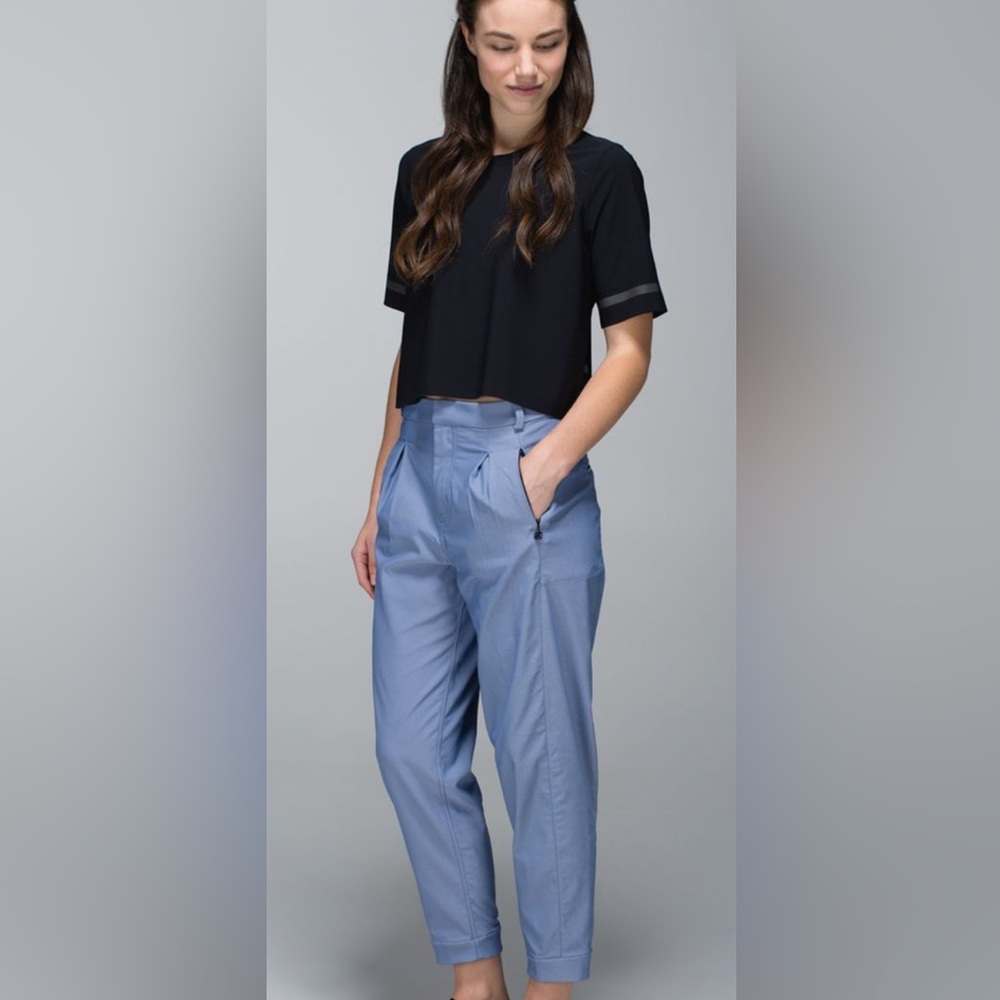 Lululemon blue/grey pleated cropped pants size 6